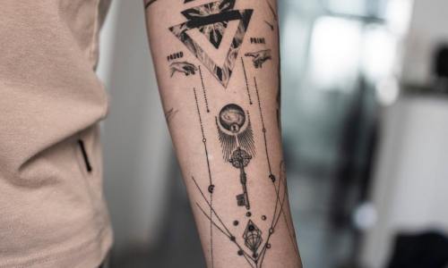Geometric Sleeve