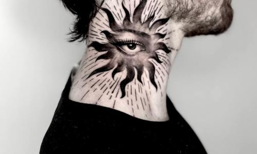 Realism Eye on Neck