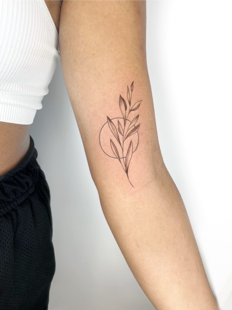 Mantle Tattoo_downtown Los Angeles_minimalist tattoo_leaf