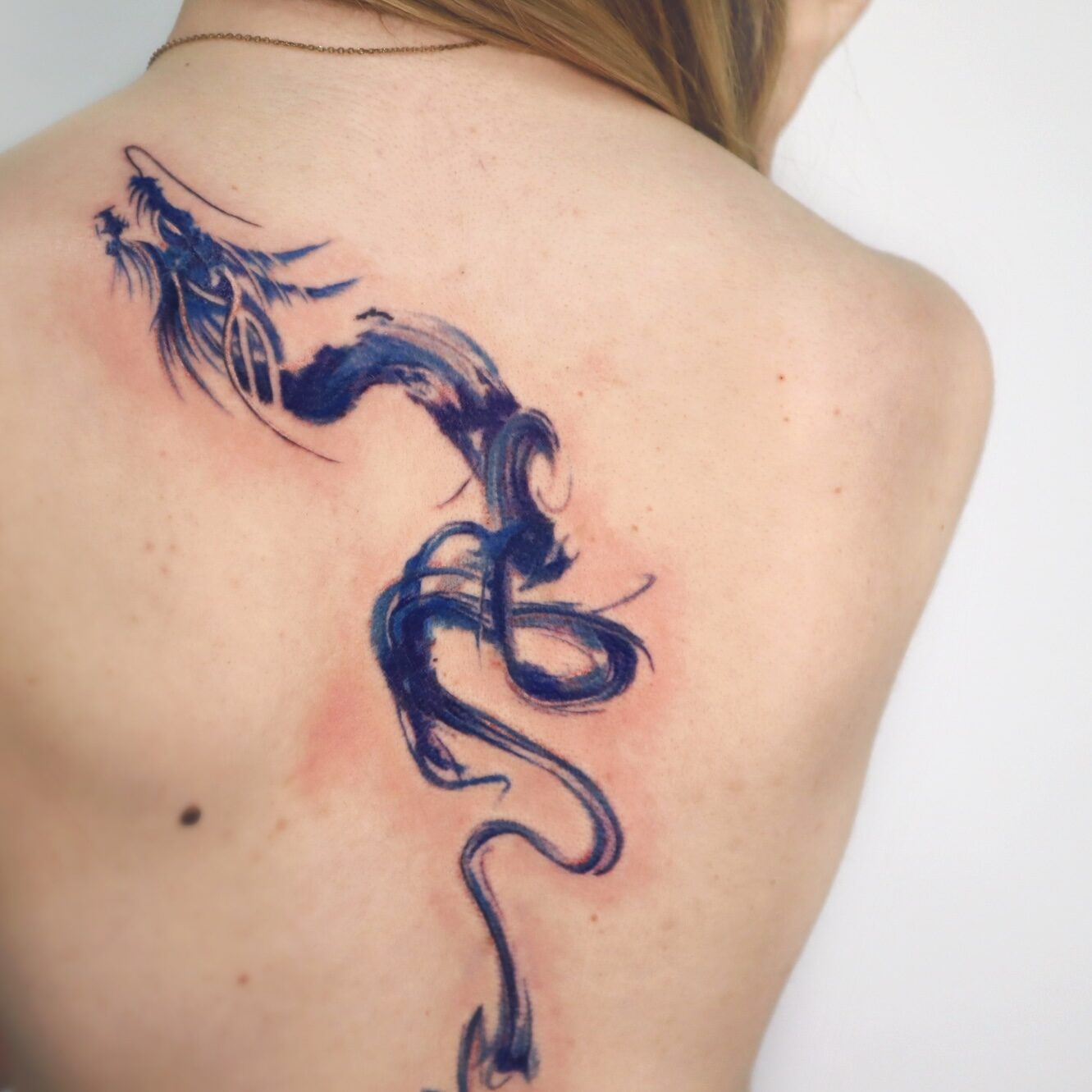 when to put lotion on a tattoo, dragon tattoo, back tattoo, spine tattoo